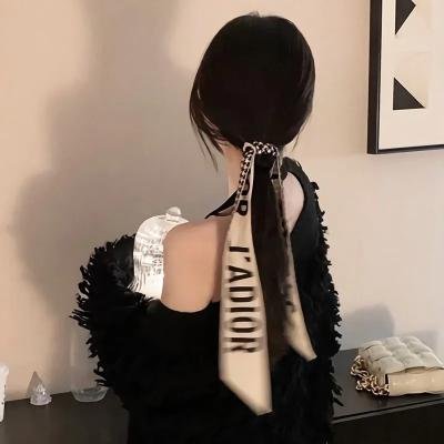 年轻女人